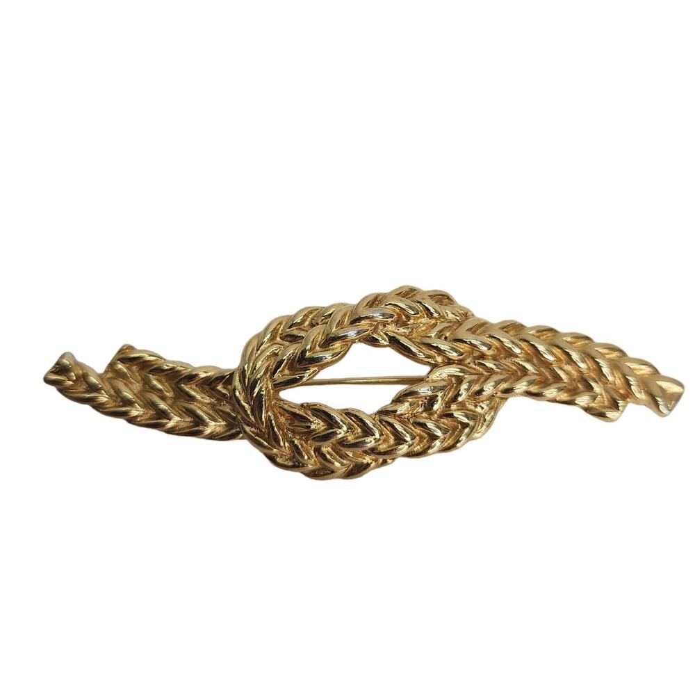 Vintage Trifari Gold Tone 1960’s Rope Knot – Signed Pin / Brooch